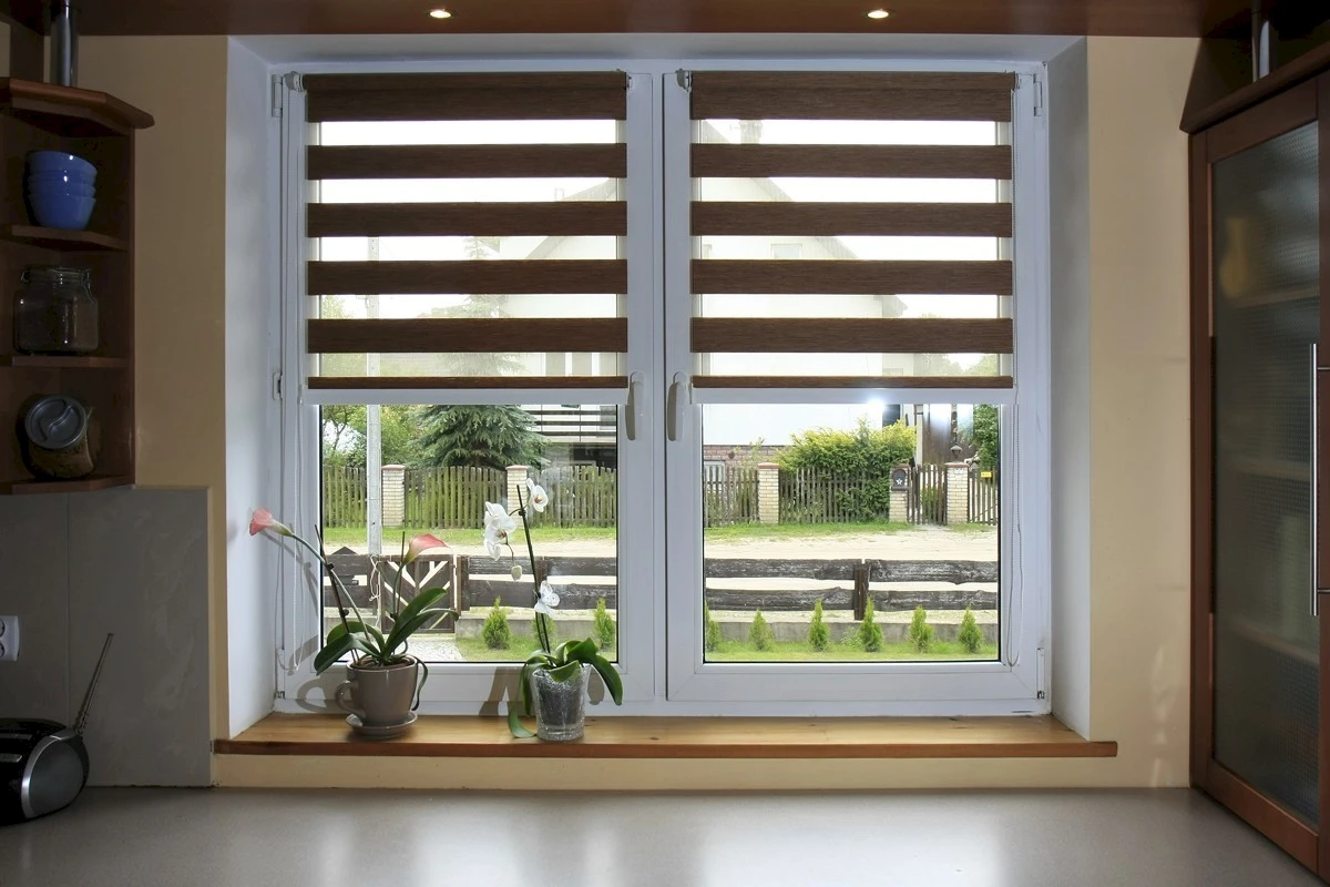 Рольшторы кассетные день-ночь UNI 2 с тканью Димаут – управление светом в два клика | Заказать в Минске