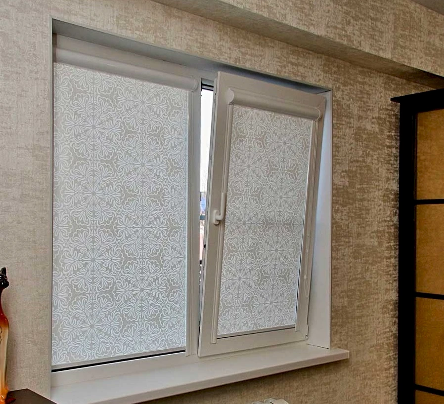 Рольшторы кассетные UNI 1 с тканью 50% светонепроницаемости — купить с установкой в Минске